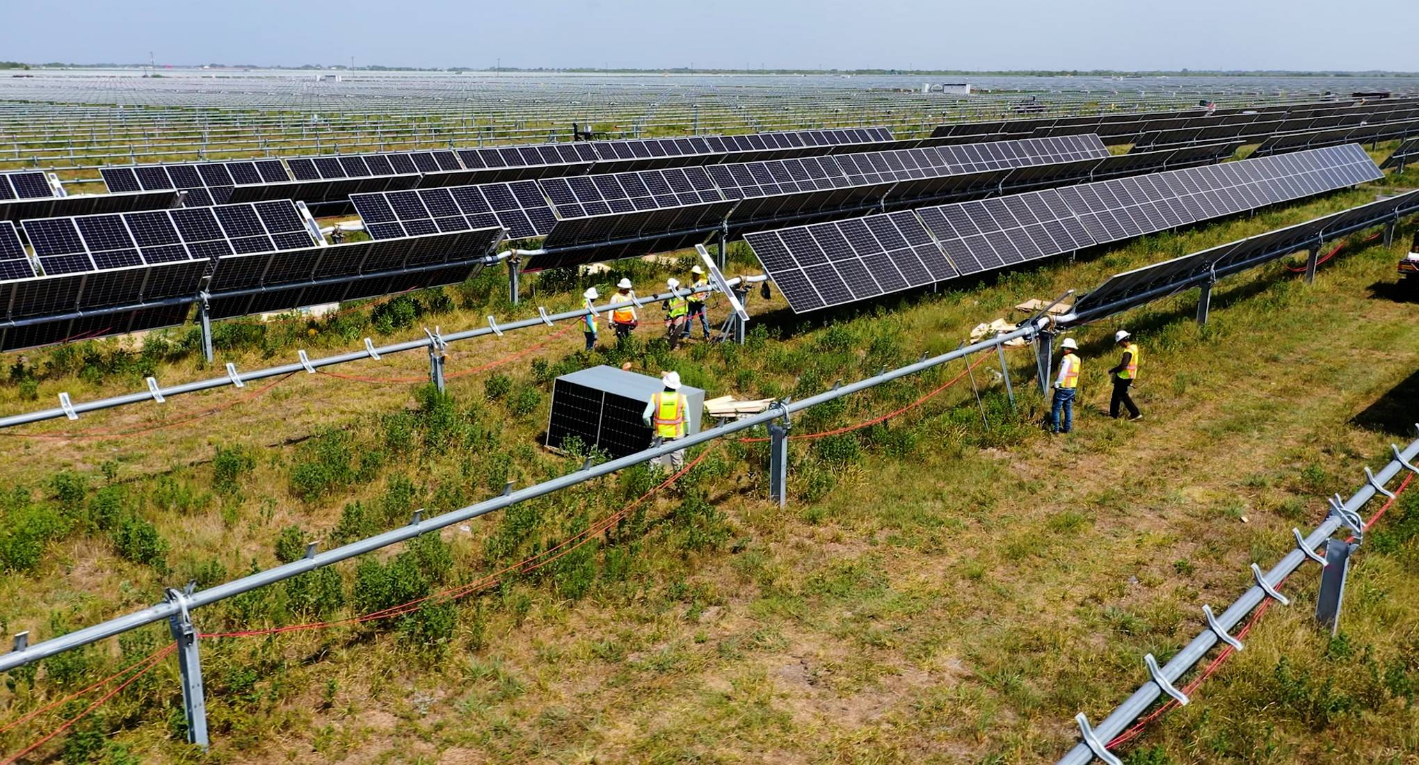 King size' photovoltaics: building 1.3 GW peak of solar power capacity in  the USA